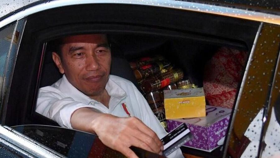 Kepala Sekretariat Presiden Heru Budi Hartono membeberkan alasan di balik pengadaan mobil baru Presiden Joko Widodo (Jokowi).