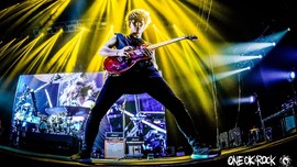 Konser Ed Sheeran Dipanaskan One OK Rock dan 'Indonesia Raya'