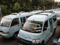 Demo Sopir Angkot di Kantor Anies-Sandi