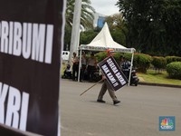 Hak Tak Dipenuhi, Karyawan PT Kertas Leces Demo Depan Istana