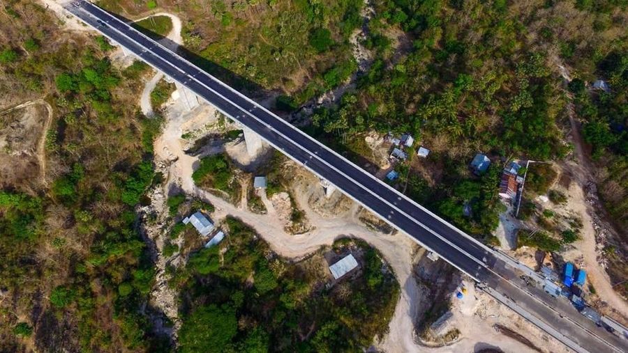 Jembatan sepanjang 337 meter ini menjadi jembatan terpanjang di NTT dan merupakan bagian dari jalan lingkar luar kota kupang