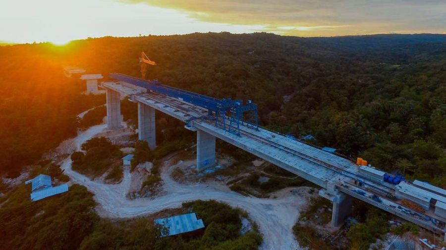 Jembatan sepanjang 337 meter ini menjadi jembatan terpanjang di NTT dan merupakan bagian dari jalan lingkar luar kota kupang