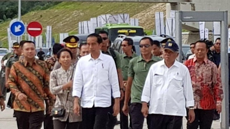 Presiden RI mengatakan pembangunan infrastruktur sangat fundamental atau mendasar bagi Indonesia agar bisa bersaing dengan negara-negara lain.