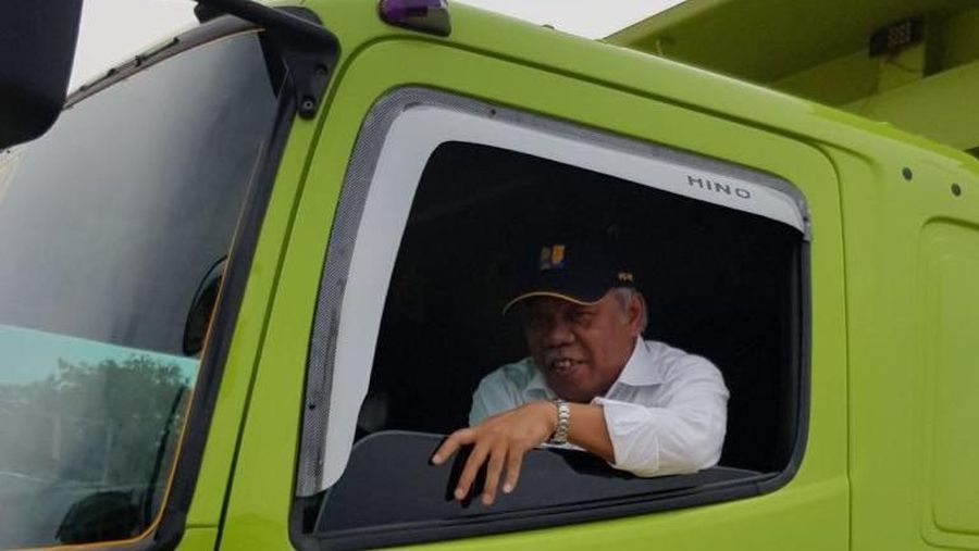 Presiden RI mengatakan pembangunan infrastruktur sangat fundamental atau mendasar bagi Indonesia agar bisa bersaing dengan negara-negara lain.
