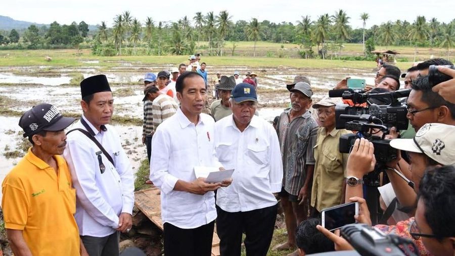 Presiden Joko Widodo (Jokowi) berjanji akan mengambil keputusan 'gila' di sektor ekonomi dalam lima tahun kedua periode kepemimpinan.