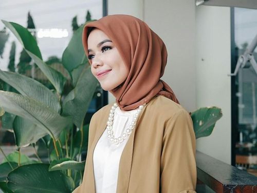 Ini Bedanya Hijab Segi Empat Voile dan Polycotton yang Hits di 2018 1 Ini Bedanya Hijab Segi Empat Voile dan Polycotton yang Hits di 2018 1
