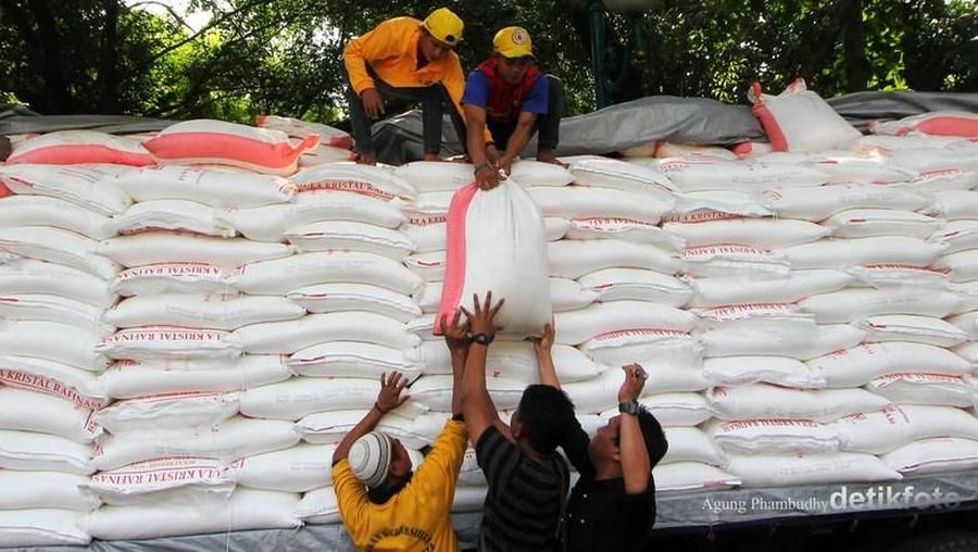Jelang bulan puasa yang jatuh pada Mei 2018, Indonesia mulai dibanjiri sejumlah komoditas impor.