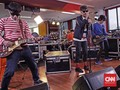 Serba Retro ala The Upstairs di Klip 'Semburat Silang Warna'