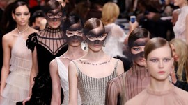 Feminisme, Surealisme, dan Haute Couture Dior