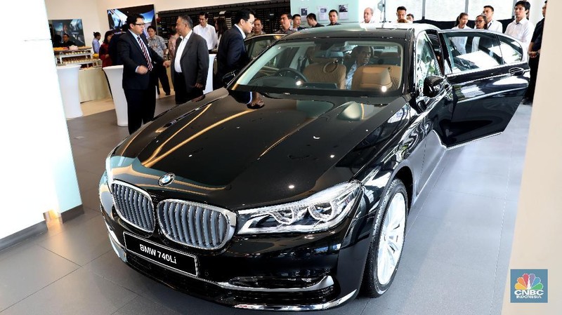 BMW Group Indonesia, bersama dengan PT. Artha Motor Lestari resmikan BMW Thamrin sebagai City Sales Outlet pertama di Indonesia.