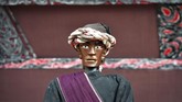 Pertunjukan Sigale Gale kini tidak menggunakan roh. Boneka itu digerakkan oleh pawang menggunakan sistem penggerak mekanis, seperti di bagian kedua tangan dan kepala sehingga boneka bisa menari di atas kotak kayu yang menyerupai peti jenazah.