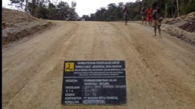 Kementerian Pekerjaan Umum dan Perumahan Rakyat (PUPR) menargetkan pembangunan jalan Trans Papua di akhir tahun 2019.