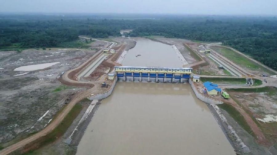Kehadiran bendung ini akan menjamin suplai air irigasi secara berkelanjutan bagi 3 daerah irigasi yakni Paya Lombang, Langgau dan Bajayu.