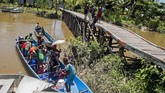Jarak antarpuskesmas sangat jauh. Selain itu, di setiap puskesmas, belum tentu ada dokter yang bertugas sehingga penanganan kesehatan dinilai lamban.(ANTARA FOTO/M Agung Rajasa/kye/18)