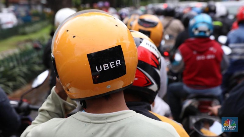 Seluruh operasional Uber di Asia Tenggara, mulai dari transportasi hingga layanan pengantaran makanan, akan diambil alih oleh Grab.