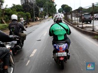 Driver Ojol Dapat Keringanan Leasing, OJK Panggil Gojek-Grab