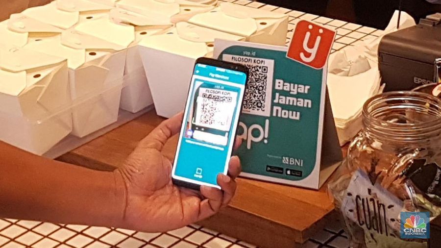 Bank Indonesia (BI) pada akhir bulan ini menargetkan bisa mengeluarkan standar nasional kode respons cepat (QR Code)