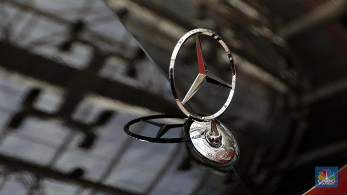 Ilustrasi Logo Mercedes Benz