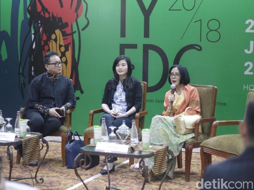 Indonesia Fashion Week 2018 Siap Digelar Maret, Bawa Mode ke Pasar Online Indonesia Fashion Week 2018 Siap Digelar Maret, Bawa Mode ke Pasar Online