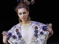 FOTO: 'Keliaran' Negeri Dongeng Guo Pei di Paris Couture Week