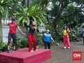Sandiaga Asyik Goyang 'Via Vallen' di Bawah Guyuran Hujan