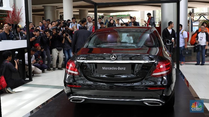 PT Mercedes-Benz Distribution Indonesia (MBDI) meluncurkan dua model terbaru di pekan ini, yaitu The new E 200 dan The new GLC 200 AMG Line.
