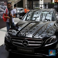 Bisnis Mercedes-Benz Terpukul Melemahnya Rupiah