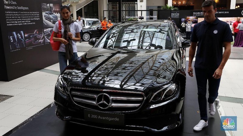 PT Mercedes-Benz Distribution Indonesia (MBDI) meluncurkan dua model terbaru di pekan ini, yaitu The new E 200 dan The new GLC 200 AMG Line.