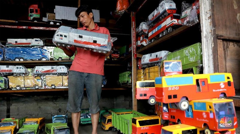 Kementerian Keuangan pada tahun 2018 menargetkan penyaluran dana kredit ultra mikro (UMI) sebesar Rp 3,25 triliun untuk 800.000 debitur.
