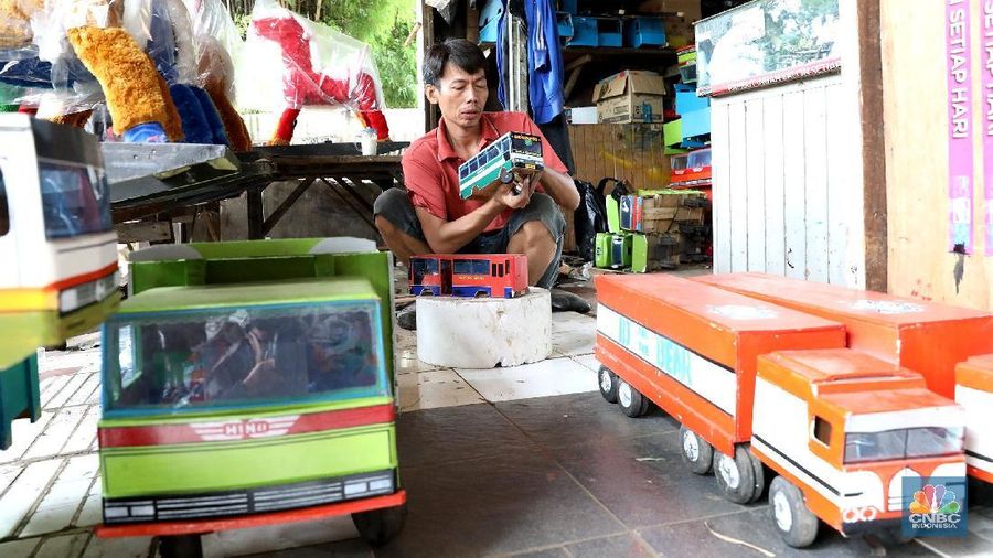 Kementerian Keuangan pada tahun 2018 menargetkan penyaluran dana kredit ultra mikro (UMI) sebesar Rp 3,25 triliun untuk 800.000 debitur.