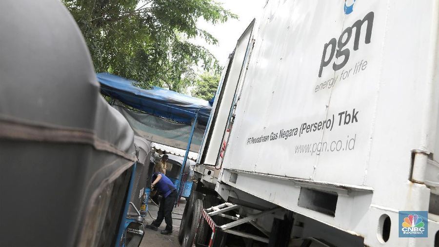 Harga saham berkode PGAS menguat 1,26% sampai dengan akhir sesi 1 ke level Rp 2.420/saham.