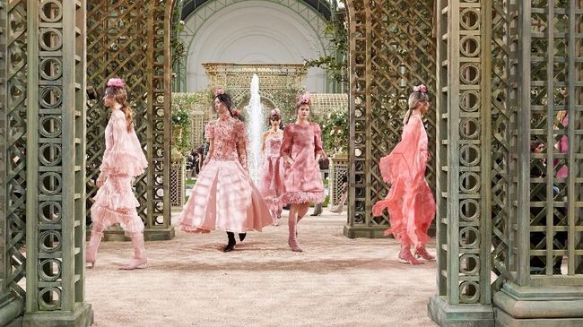 Sentuhan Kelembutan dan Kesempurnaan Couture Chanel