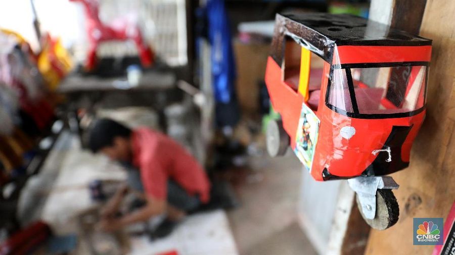 Kementerian Keuangan pada tahun 2018 menargetkan penyaluran dana kredit ultra mikro (UMI) sebesar Rp 3,25 triliun untuk 800.000 debitur.