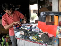 Pengrajin Mainan Lokal yang Terlupakan