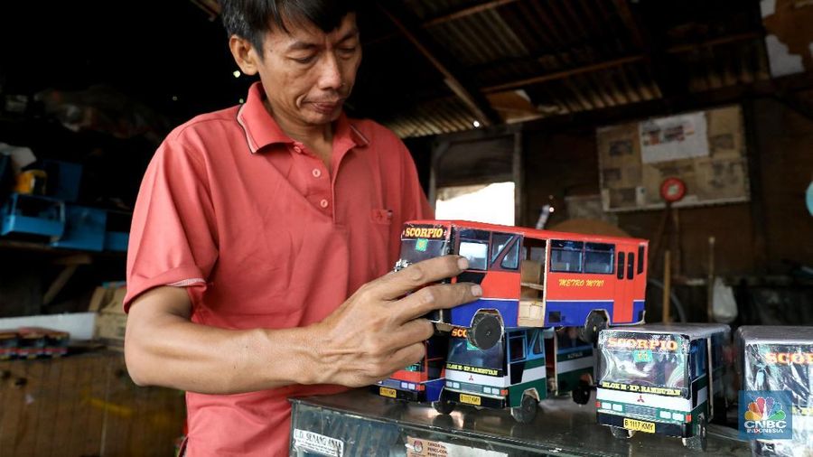 Kementerian Keuangan pada tahun 2018 menargetkan penyaluran dana kredit ultra mikro (UMI) sebesar Rp 3,25 triliun untuk 800.000 debitur.