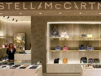 Kering Berencana Hengkang dari Stella McCartney