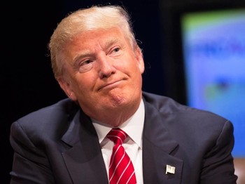 Trump Tabuh Genderang Perang Dagang