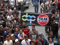 Menhub Sedang Berdiskusi Dengan Penolak Aturan Taksi Online