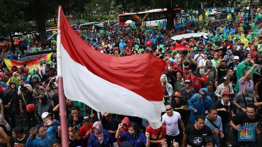 Permen 108/2017 tentang taksi online tidak akan di revisi justru kementerian perhubungan akan bantu mempermudah perizinan dan sosialisasi.