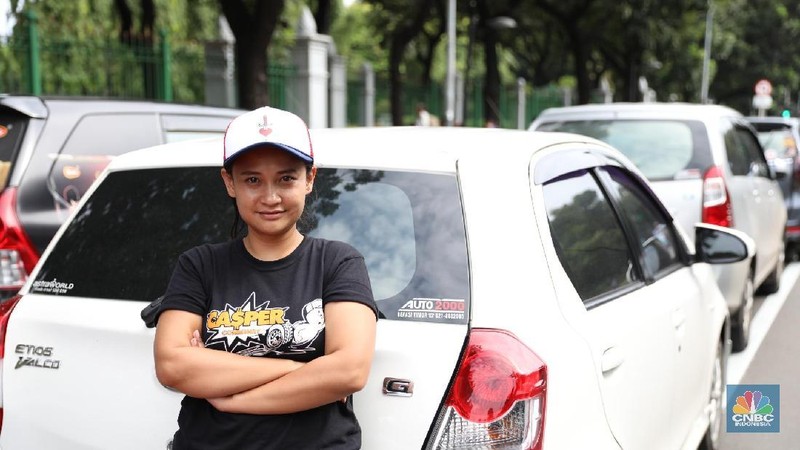 Sejumlah pengemudi wanita saat mengikuti aksi driver online di depan Kantor Kemenhub, Jakarta, Senin (29/1/2018).