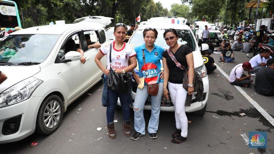 Selama moratorium Kementerian Perhubungan akan melihat perbandingan antara permintaan yang ada dengan pasokan di lapangan. 