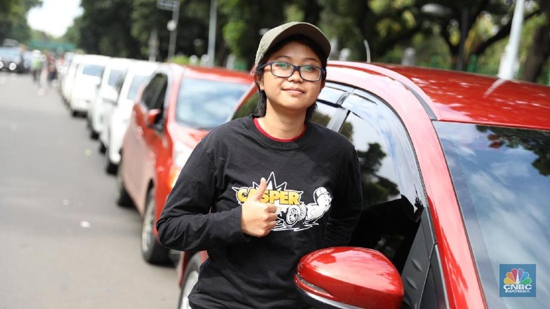 Sejumlah pengemudi wanita saat mengikuti aksi driver online di depan Kantor Kemenhub, Jakarta, Senin (29/1/2018).