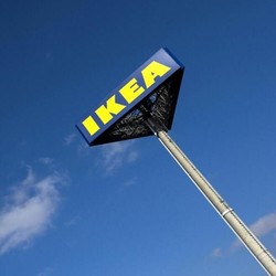 IKEA & Toyota Ramai-Ramai Setop Operasi di Rusia, Ada Apa?