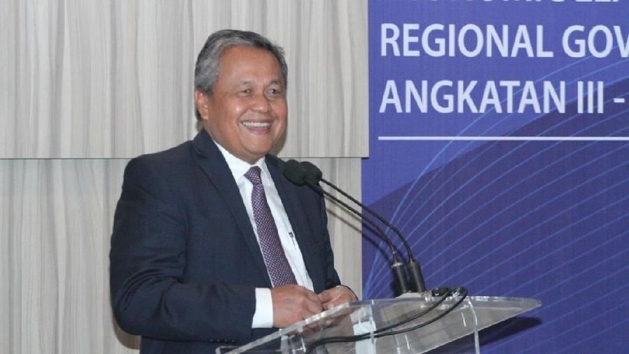 Laki-laki kelahiran Sukoharjo 15 Februari 1959 ini terlibat dalam berbagai kebijakan strategis di BI.
