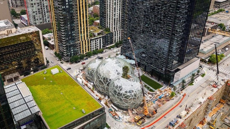 Amazon membuka kantor bernuansa hutan hujan di Seattle, Amerika Serikat (AS), dengan harapan bisa mendorong munculnya ide-ide baru dari karyawan.