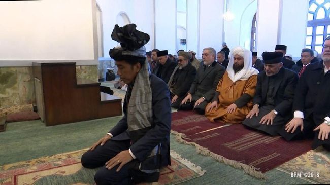 Fahri Tergelitik Serban Jokowi saat Jadi Imam di Afghanistan