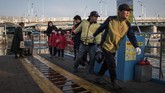 Seperti kebanyakan pengungsi lainnya, saat itu Kim menganggap perang akan segera berakhir dan dia dapat berkumpul lagi dengan keluarganya kelak. (AFP Photo/Ed Jones)