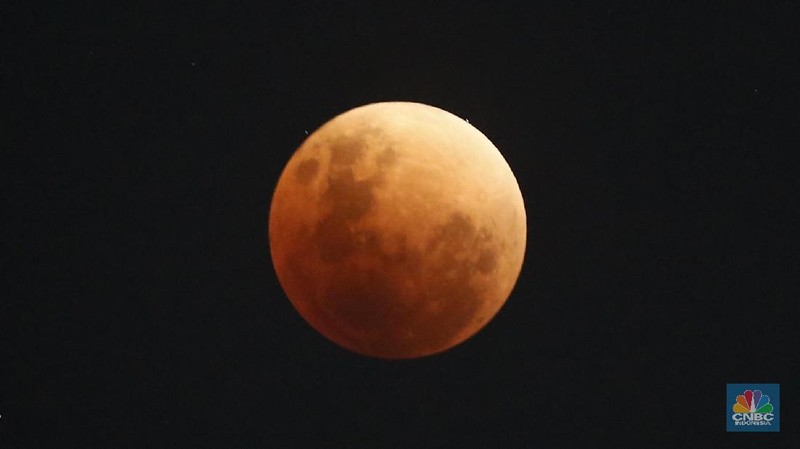 Fenomena gerhana bulan total memengaruhi kondisi permukaan air laut.