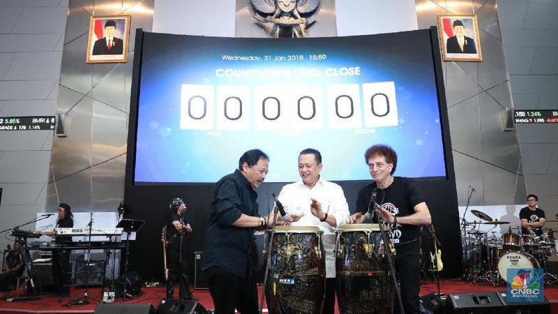 Grup musik rock legendaris, God Bless menutup sesi perdagangan di Bursa Efek Indonesia.