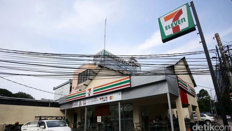 Sejumlah toko ritel berguguran di Indonesia. Ini menjadi bukti okupansi mal di Jakarta dan sekitarnya menurun pada 2017.